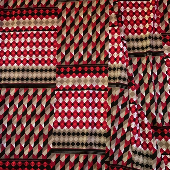 Dana Buchman sleeveless V neck top.  Size XL.  Like new! - Picture 2 of 4